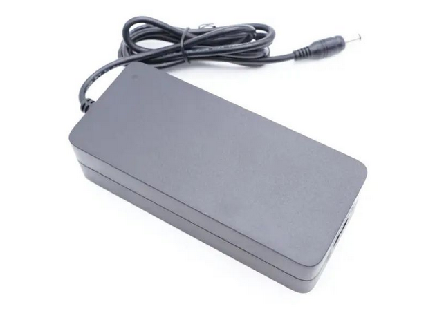 电动自行车进入氮化镓时代，拆解尊龙凯时168W氮化镓锂电池充电器 