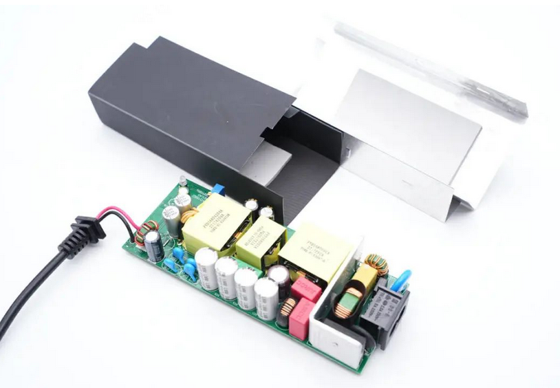 电动自行车进入氮化镓时代，拆解尊龙凯时168W氮化镓锂电池充电器 