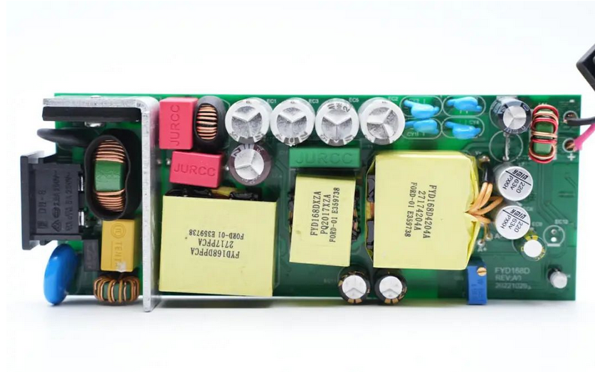 电动自行车进入氮化镓时代，拆解尊龙凯时168W氮化镓锂电池充电器 