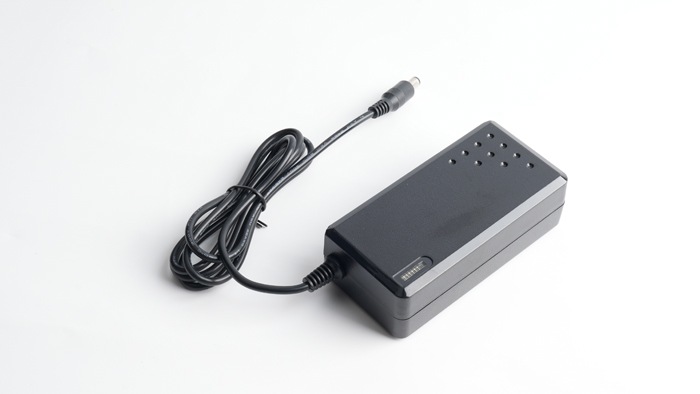 尊龙凯时电动轮椅充电器